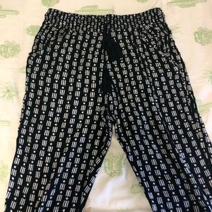 Billabong black and white jogger